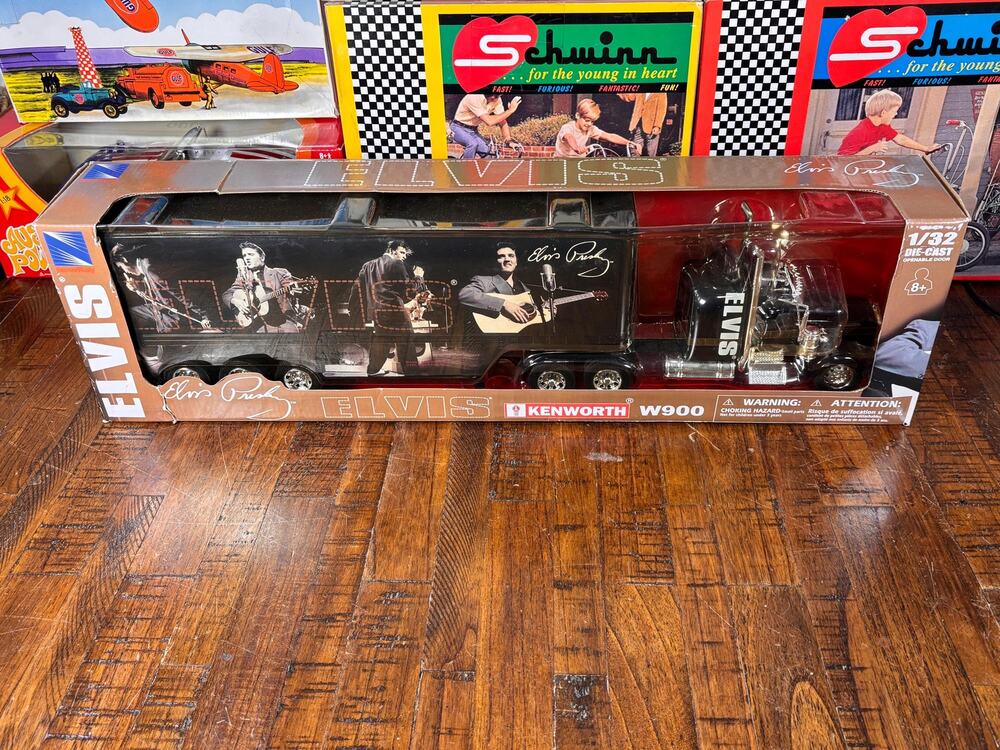 NewRay Elvis Presley Tour Semi Truck Kenworth W900 Custom Cab DieCast Model 1:32